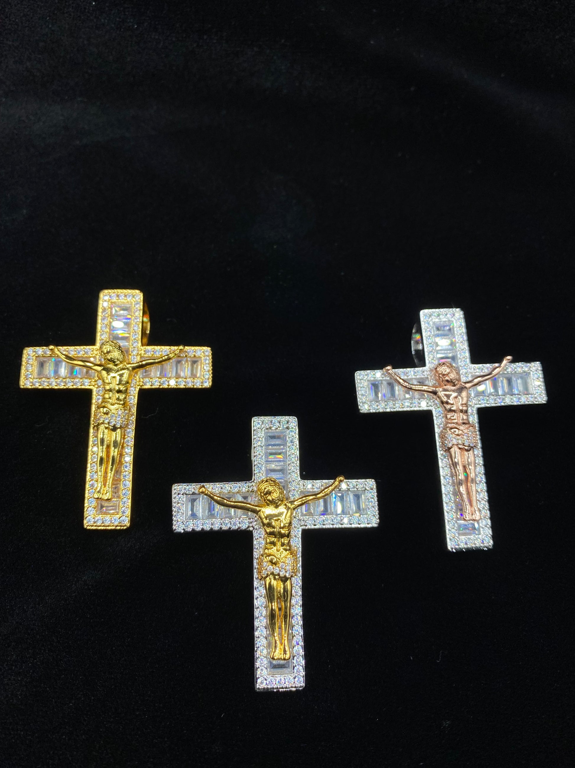 Charmbox Men Jesus cross pendant gold plated cubic zirconia
