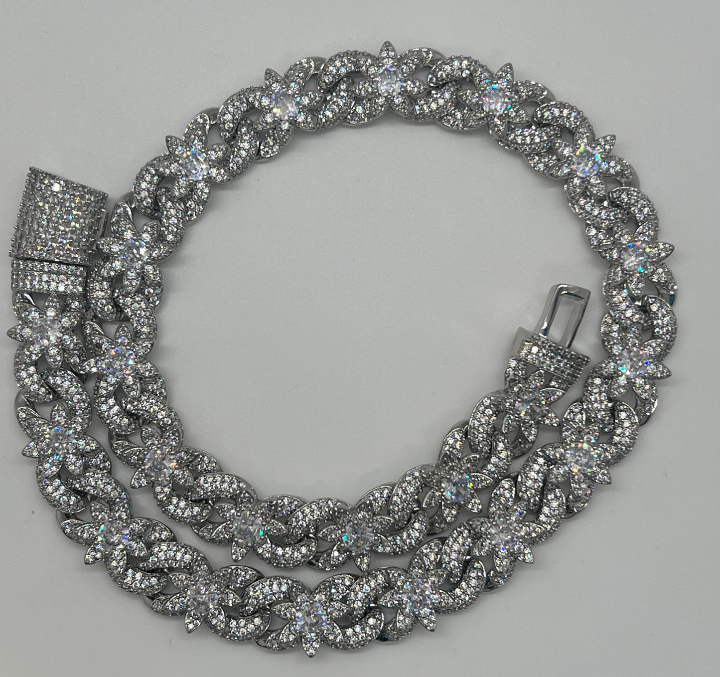 Flower Cuban chain link detail