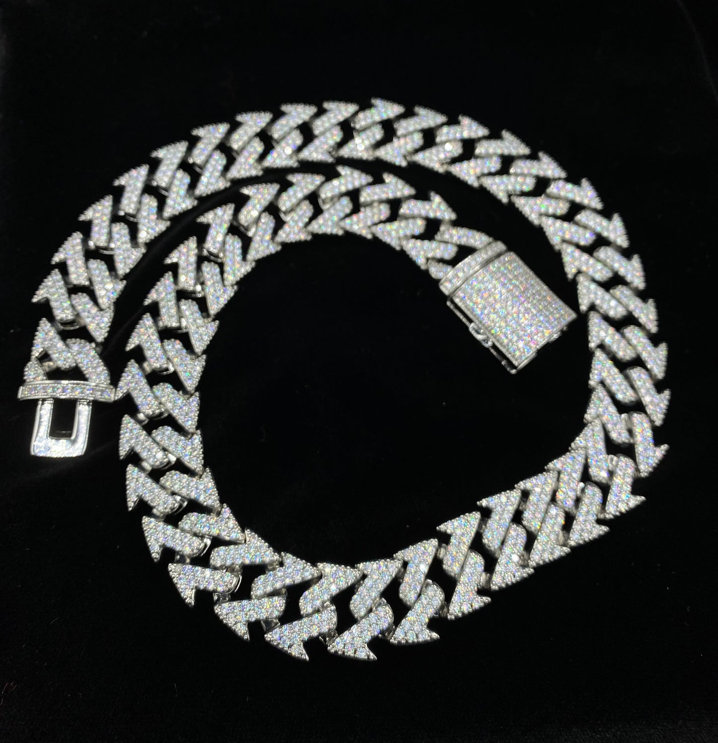 Zorrow Cuban chain silver plated worn by model, Charmbox Men