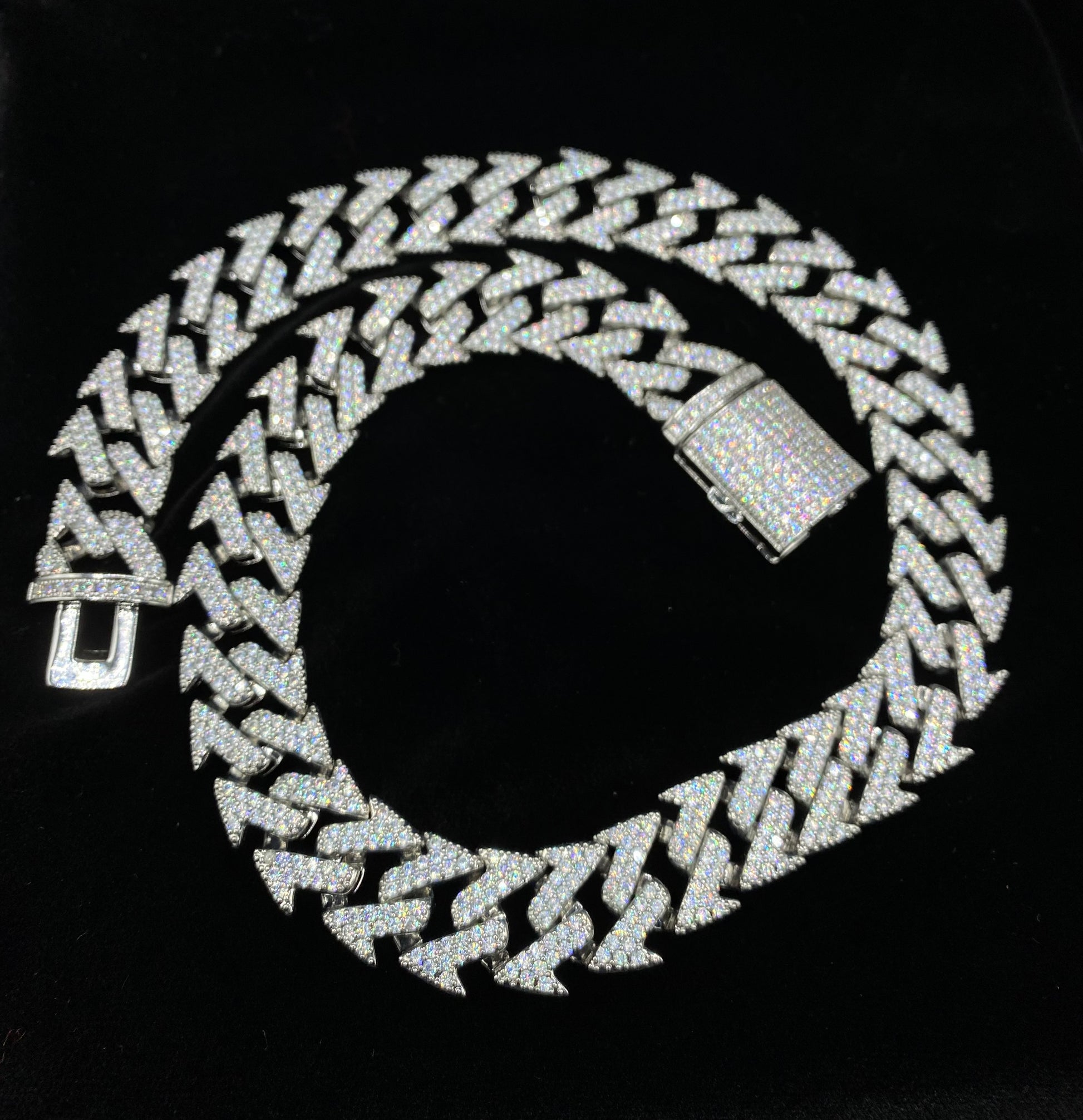 Zorrow Cuban chain silver plated worn by model, Charmbox Men