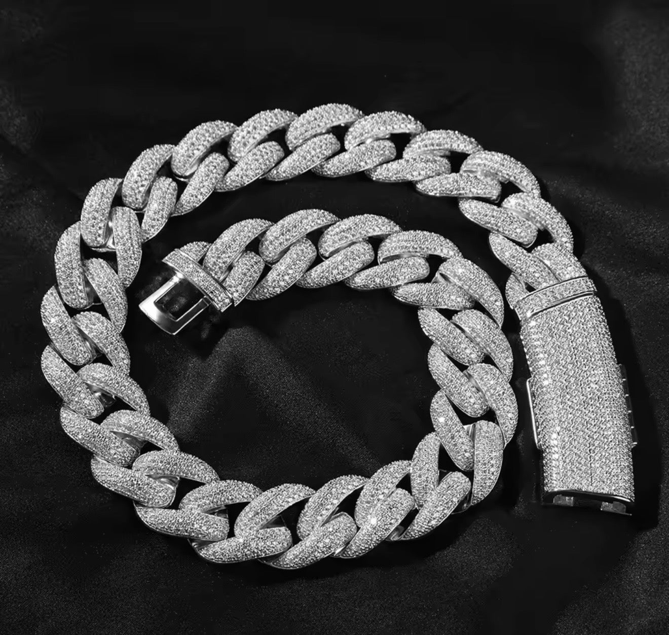 20mm Rozay Cuban chain worn by model, Charmbox Men