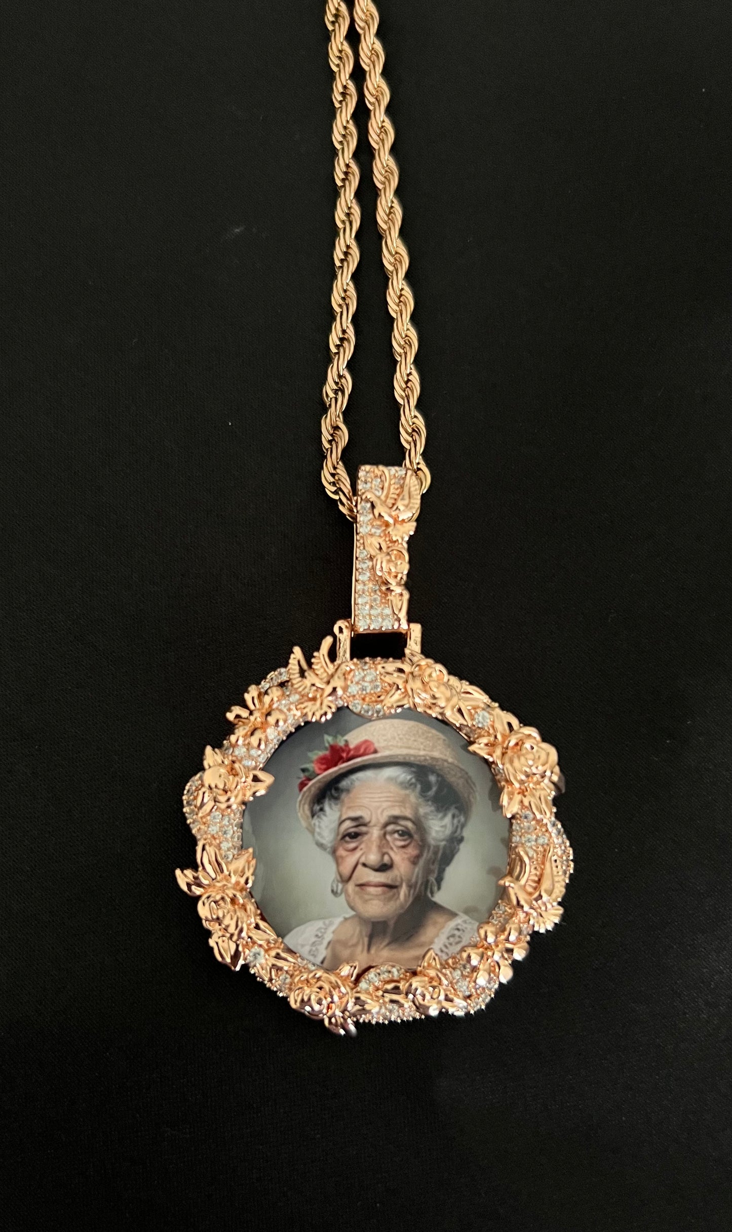 Thorn picture pendant silver plated with photo