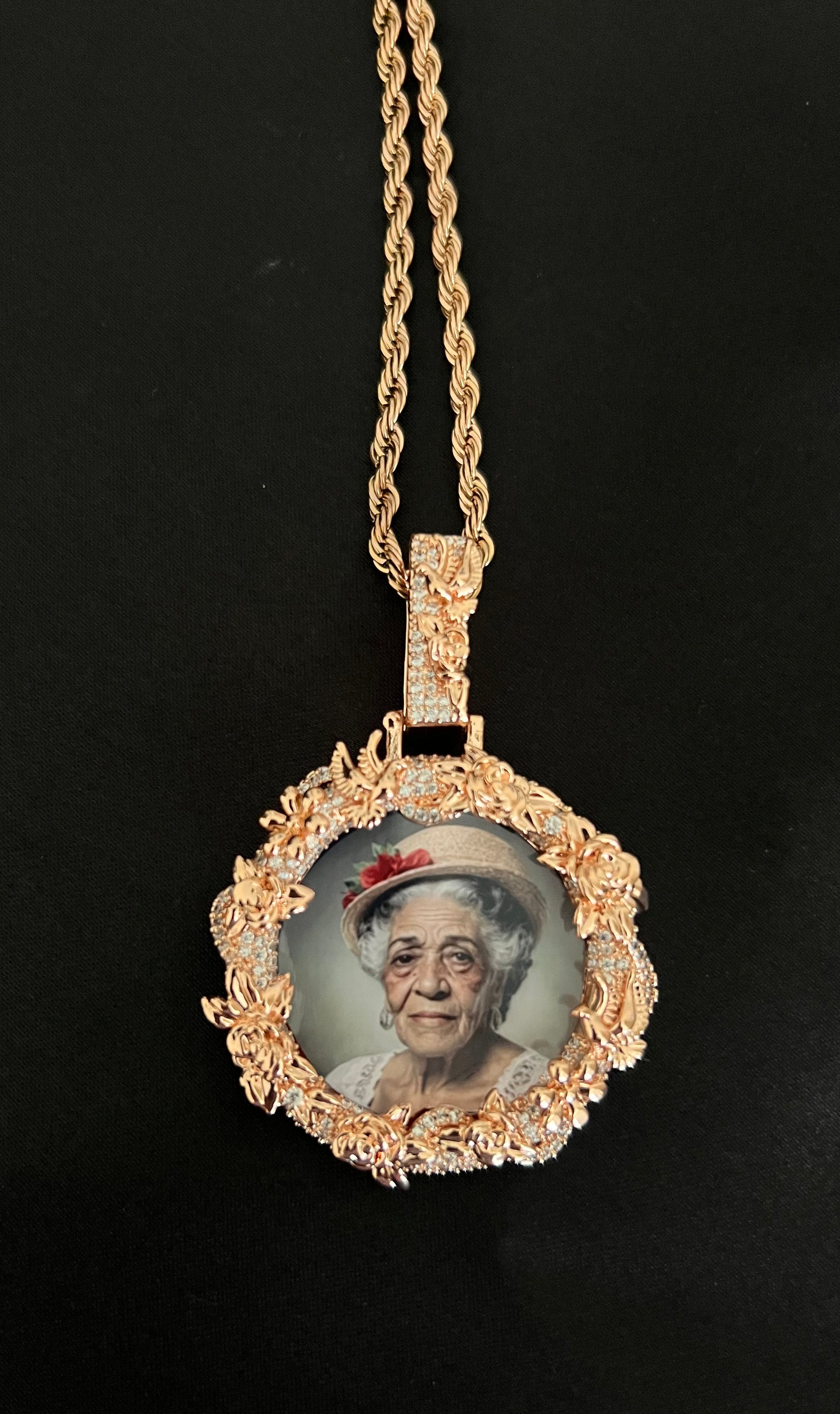Thorn picture pendant silver plated with photo
