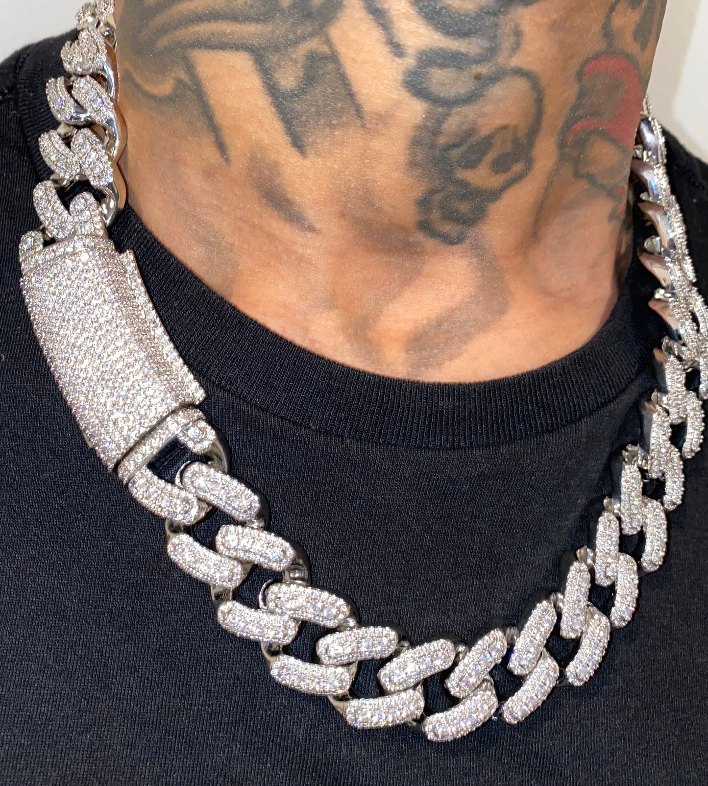 Charmbox Men Rocky Cuban chain 20mm gold plated iced out
