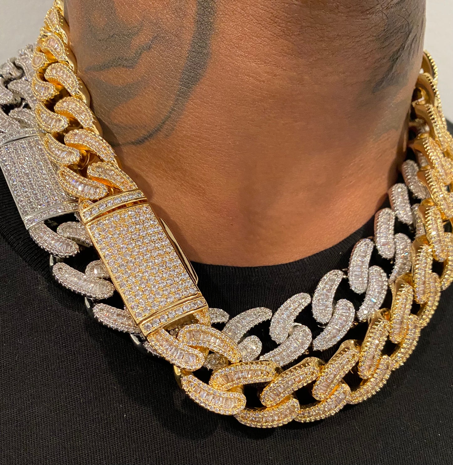 Charmbox Men Baller baguette Cuban chain 18mm gold plated iced out