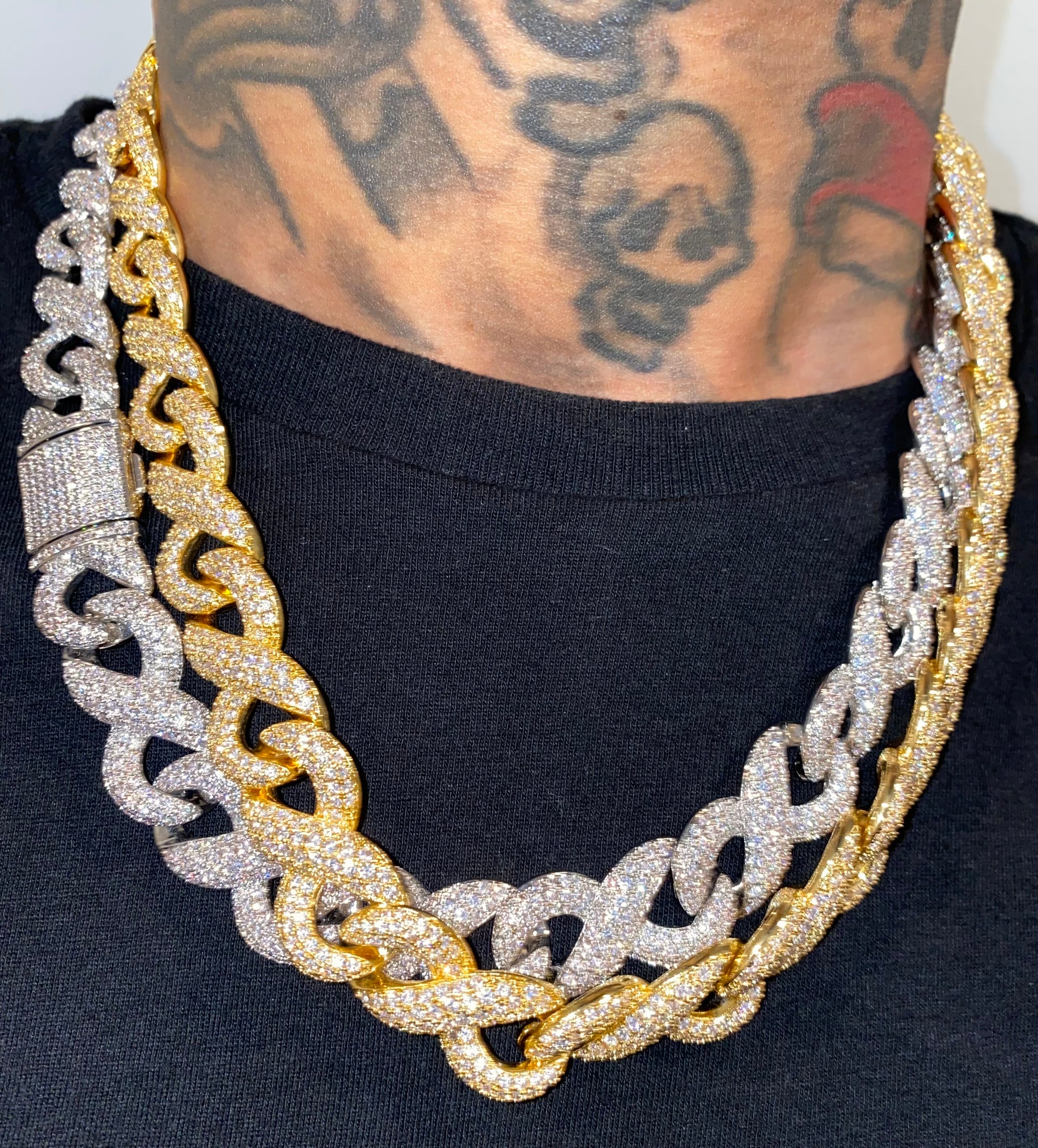 Charmbox Men infinity link Cuban chain 15mm gold plated iced out