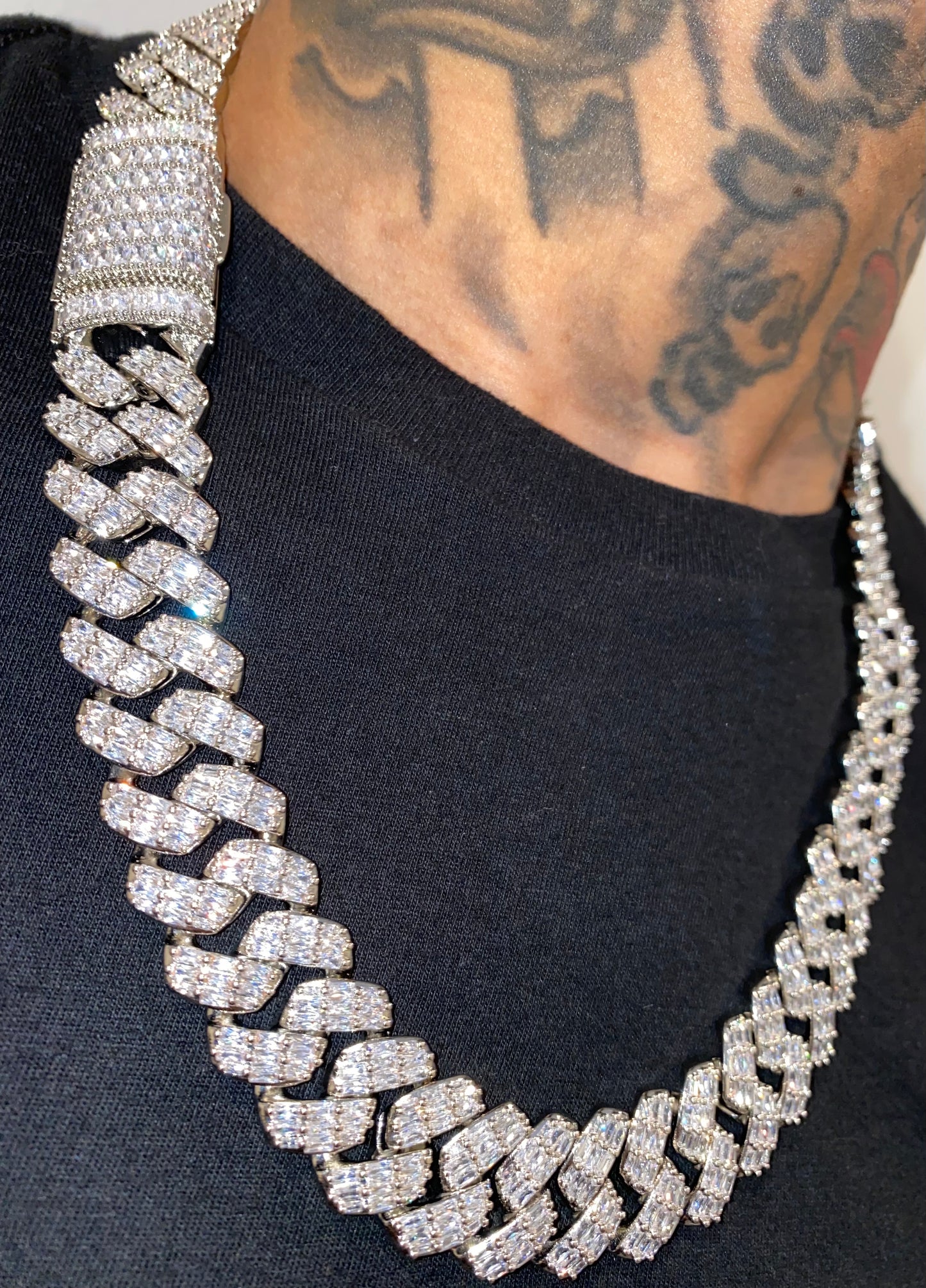 20mm Emerald Cuban chain worn by model, Charmbox Men