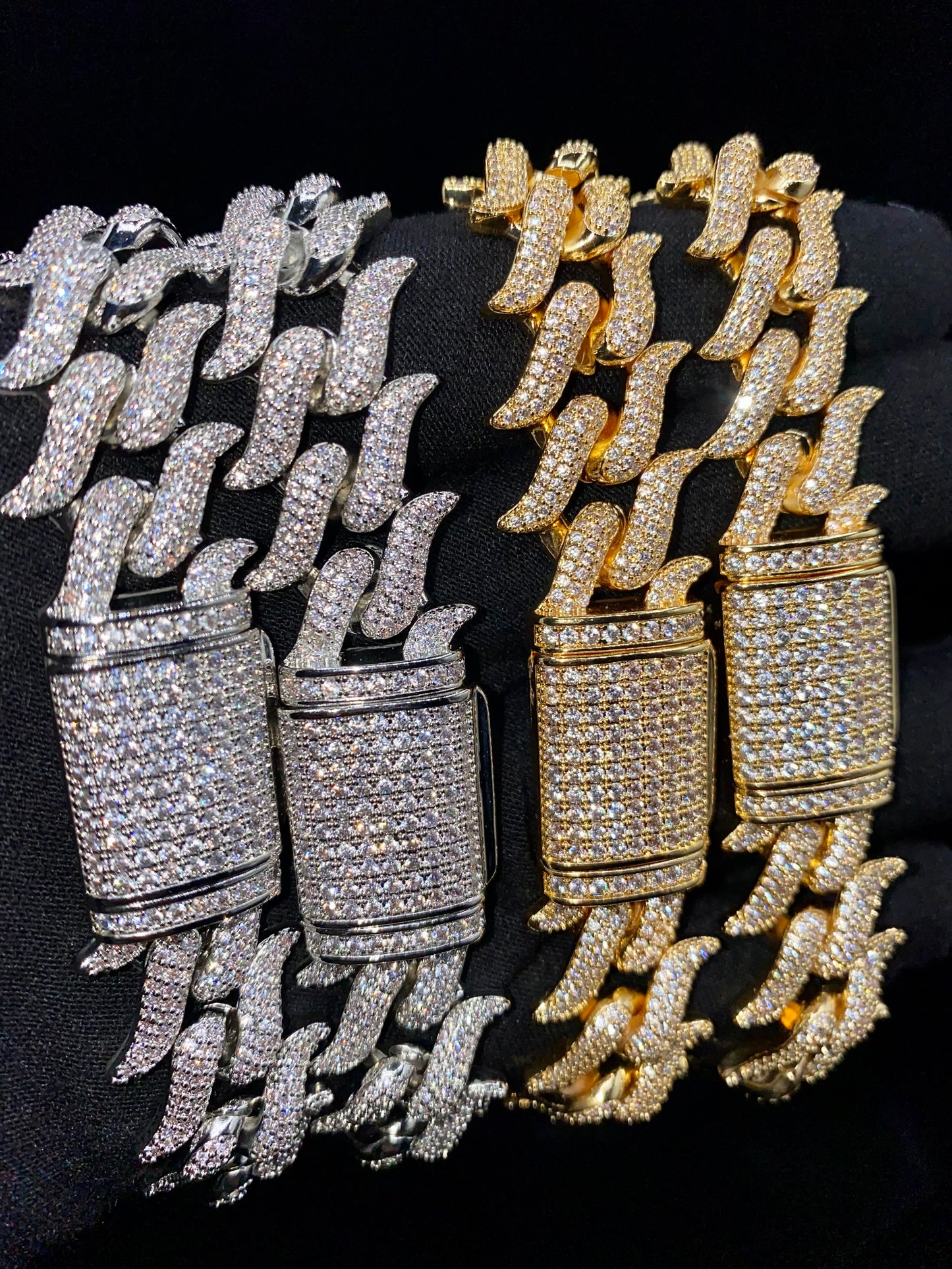 Charmbox Men Thorn Cuban bracelet gold plated iced out