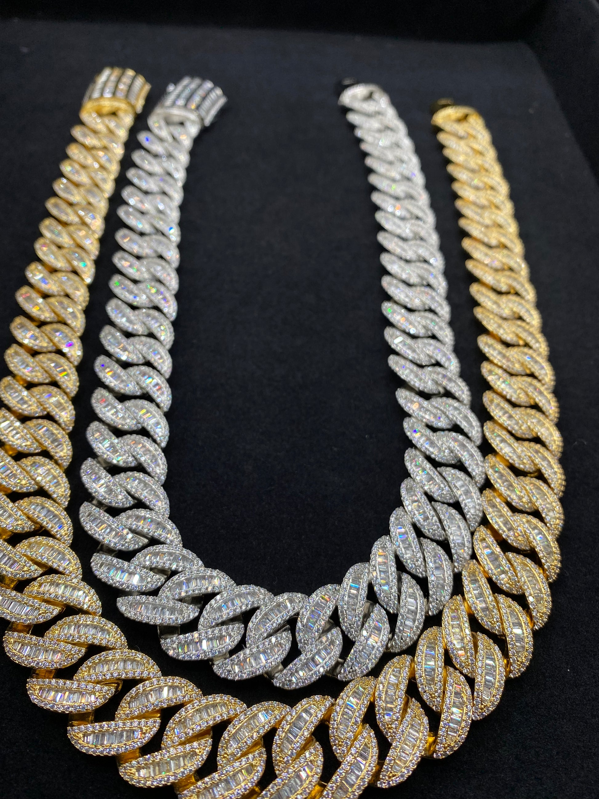 Charmbox Men honeycomb baguette chain gold plated iced out